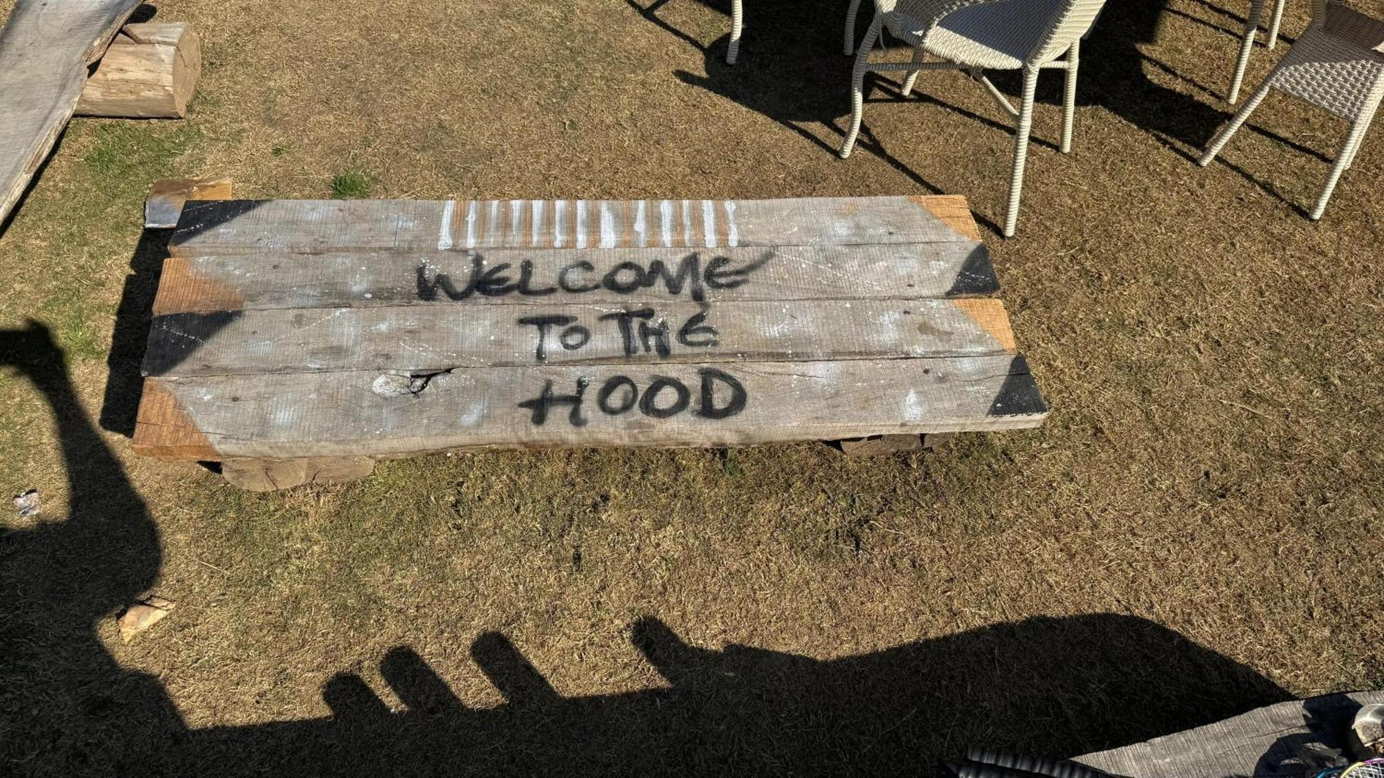 ホテル The Hood Bīr エクステリア 写真
